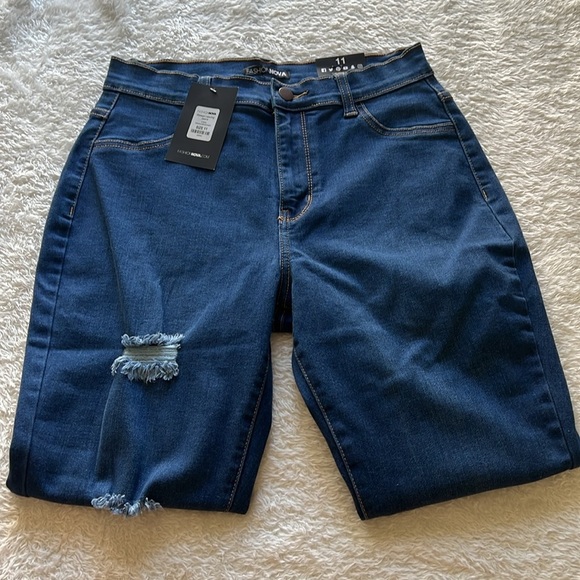 Fashion Nova - Always Leaving Jeans - Picture 4 of 6